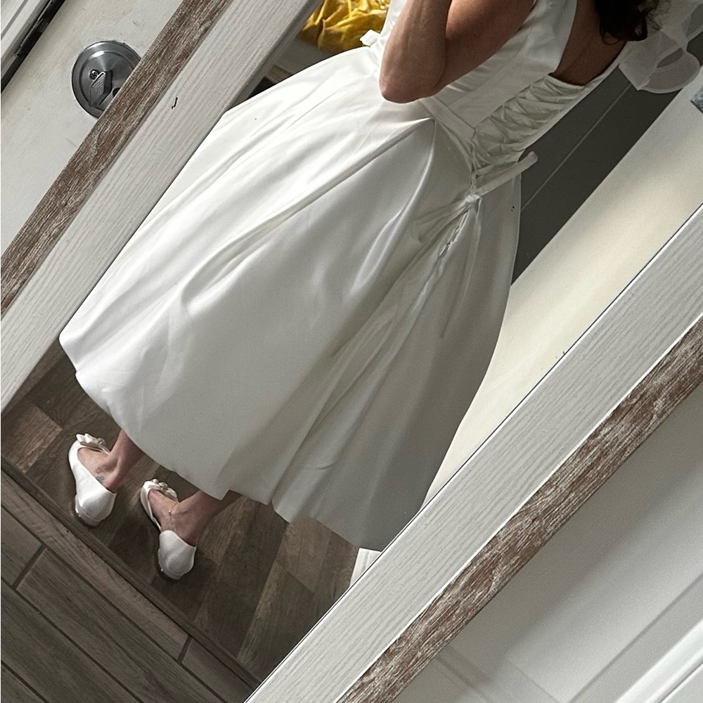 Classic NEW Satin Wedding Dress - Picture 2 of 5